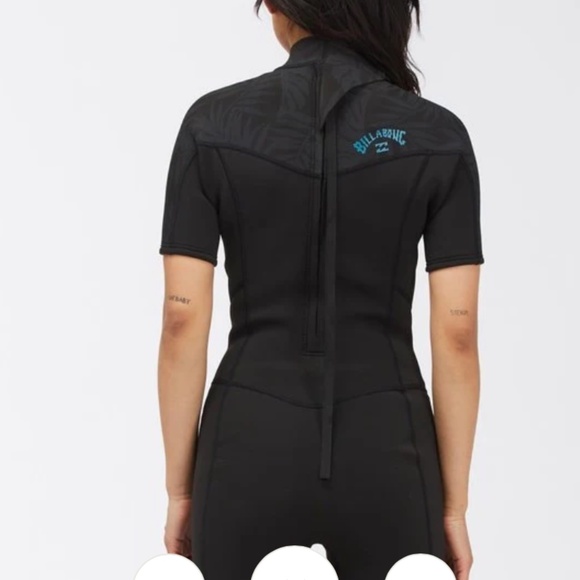 Women's Billabong Synergy Backzip Shorty Wetsuit 2mm - Picture 2 of 5